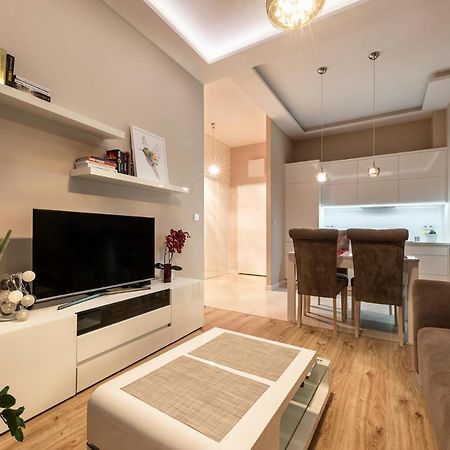 Warsaw - Aparts Lotnisko Okecie Apartment Exterior foto